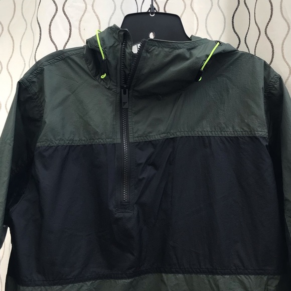 Under Armour Sportswear Track Jacket in Medium - Picture 2 of 16